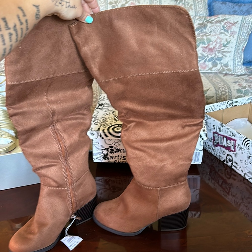 Brown boots new with tags